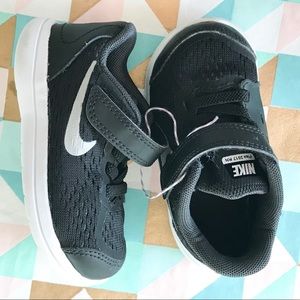 Nike in excellent condition- Worn once - Size 6